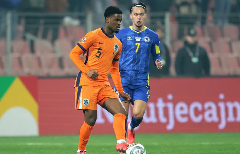 Hato thi đấu nổi bật trong màu áo Ajax Amsterdam truyền thống