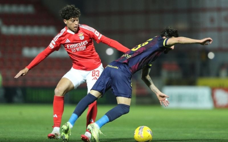 Phòng ngự thông minh, đọc tình huống tốt, chơi chân hiệu quả