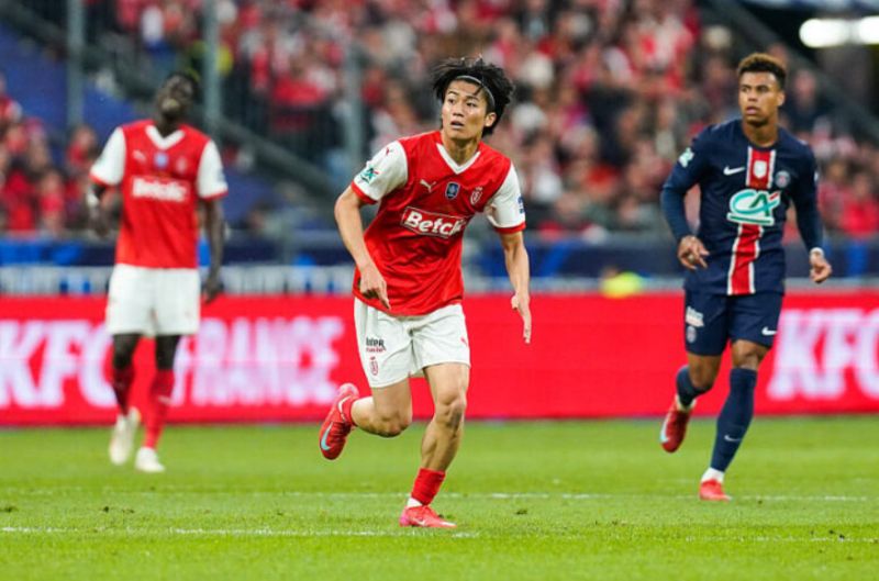 Di chuyển nhanh, rê bóng cực kỳ linh hoạt.