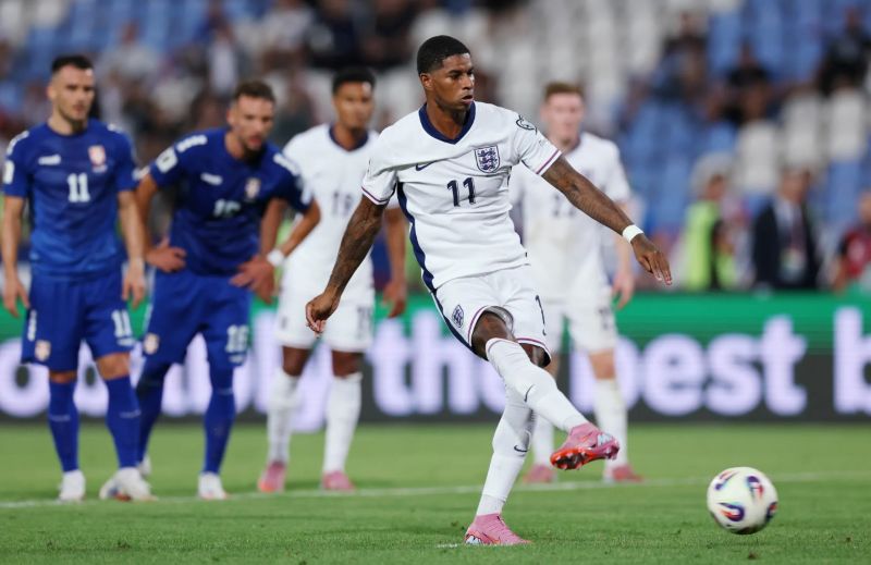 Anh trưởng thành từ học viện Manchester United và nhanh chóng trở thành trụ cột của đội bóng