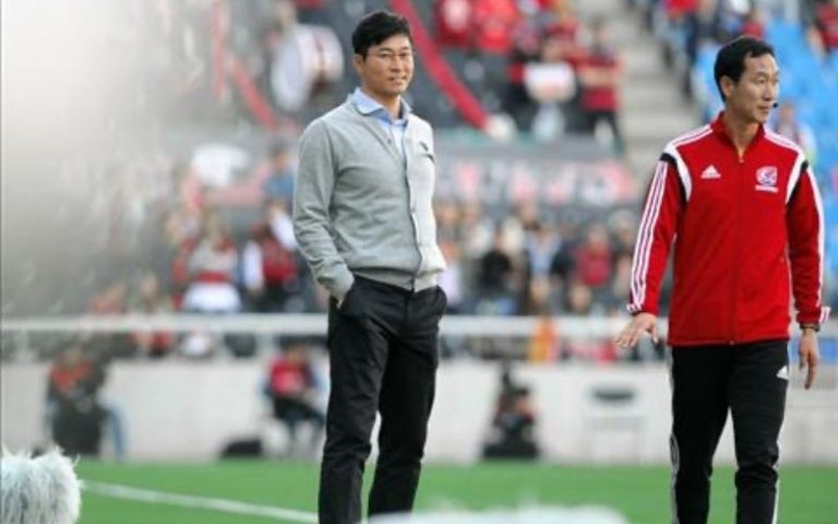 image Kim Do-hoon – Từ cầu thủ đến HLV tài năng của Hàn Quốc