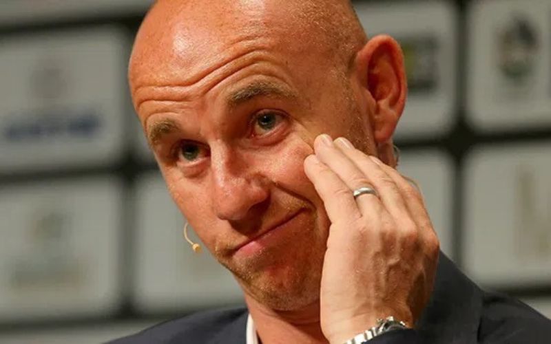 Ông cho rằng giá vé sân Old Trafford đang ngày càng leo thang 